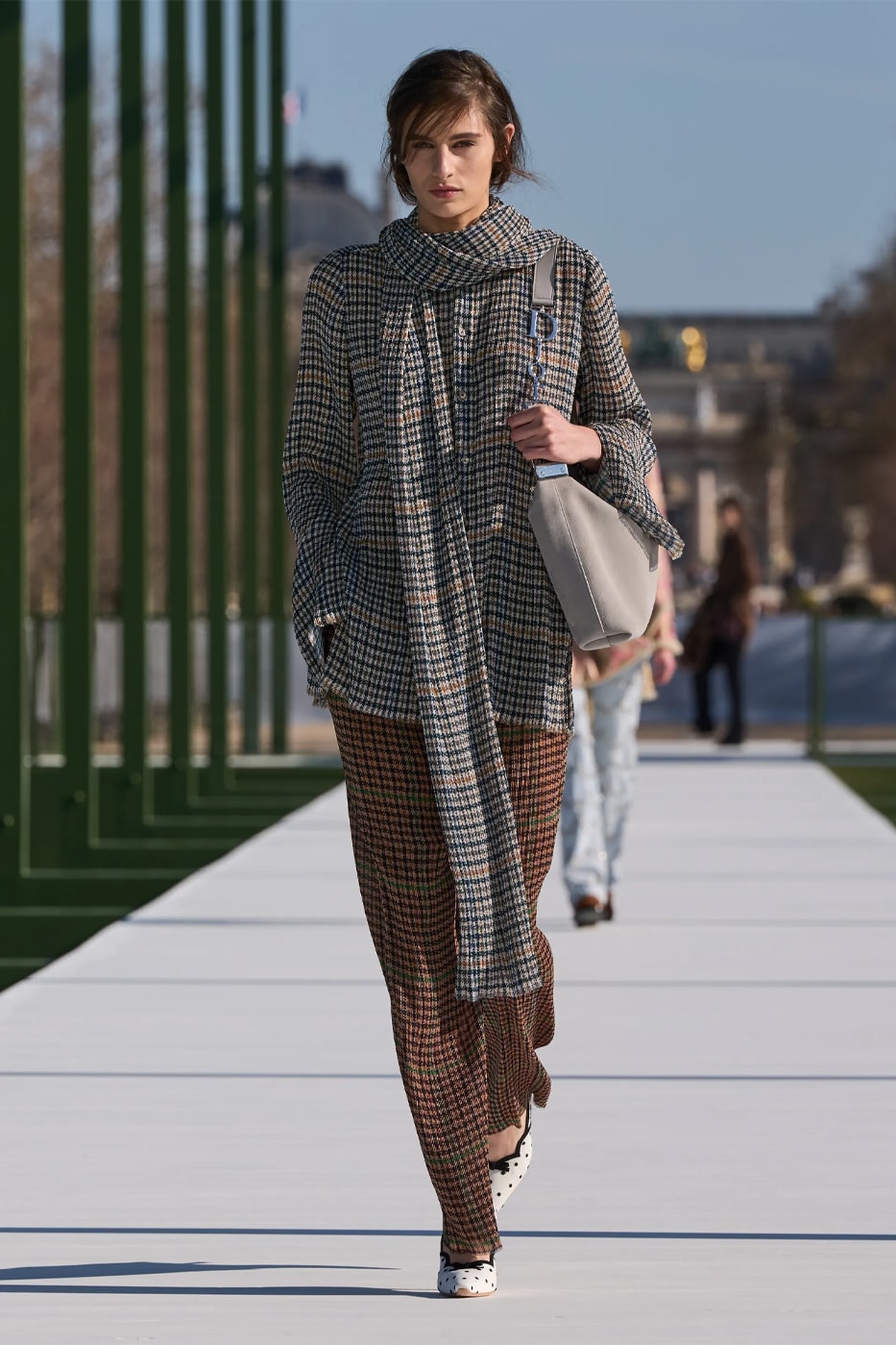 Dior FW26 Reimagines the Parisian Promenade Under Jonathan Anderson paris fashion week runway collection pfw 