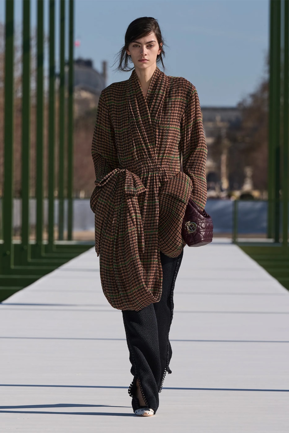 Dior FW26 Reimagines the Parisian Promenade Under Jonathan Anderson paris fashion week runway collection pfw 
