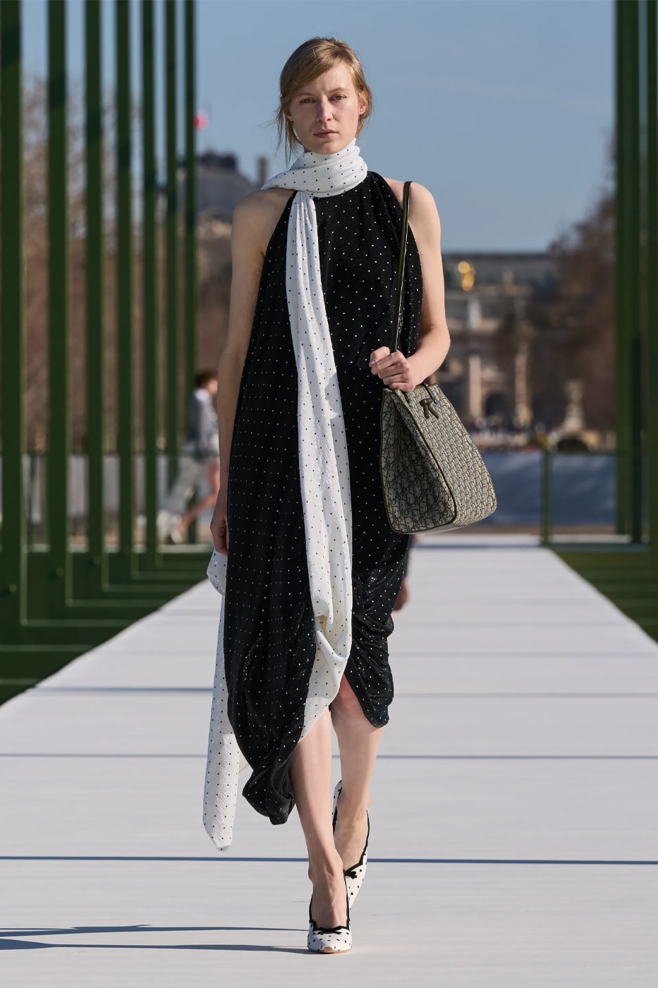 Dior FW26 Reimagines the Parisian Promenade Under Jonathan Anderson paris fashion week runway collection pfw 