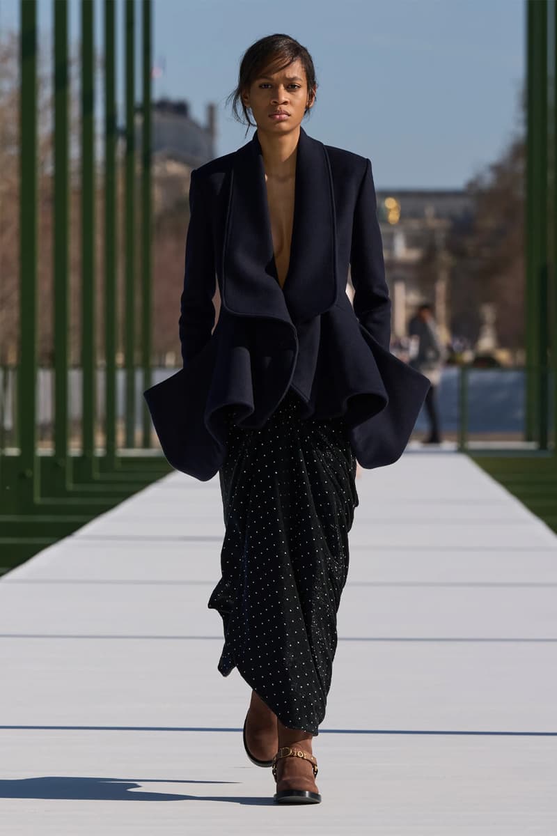 Dior FW26 Reimagines the Parisian Promenade Under Jonathan Anderson paris fashion week runway collection pfw 