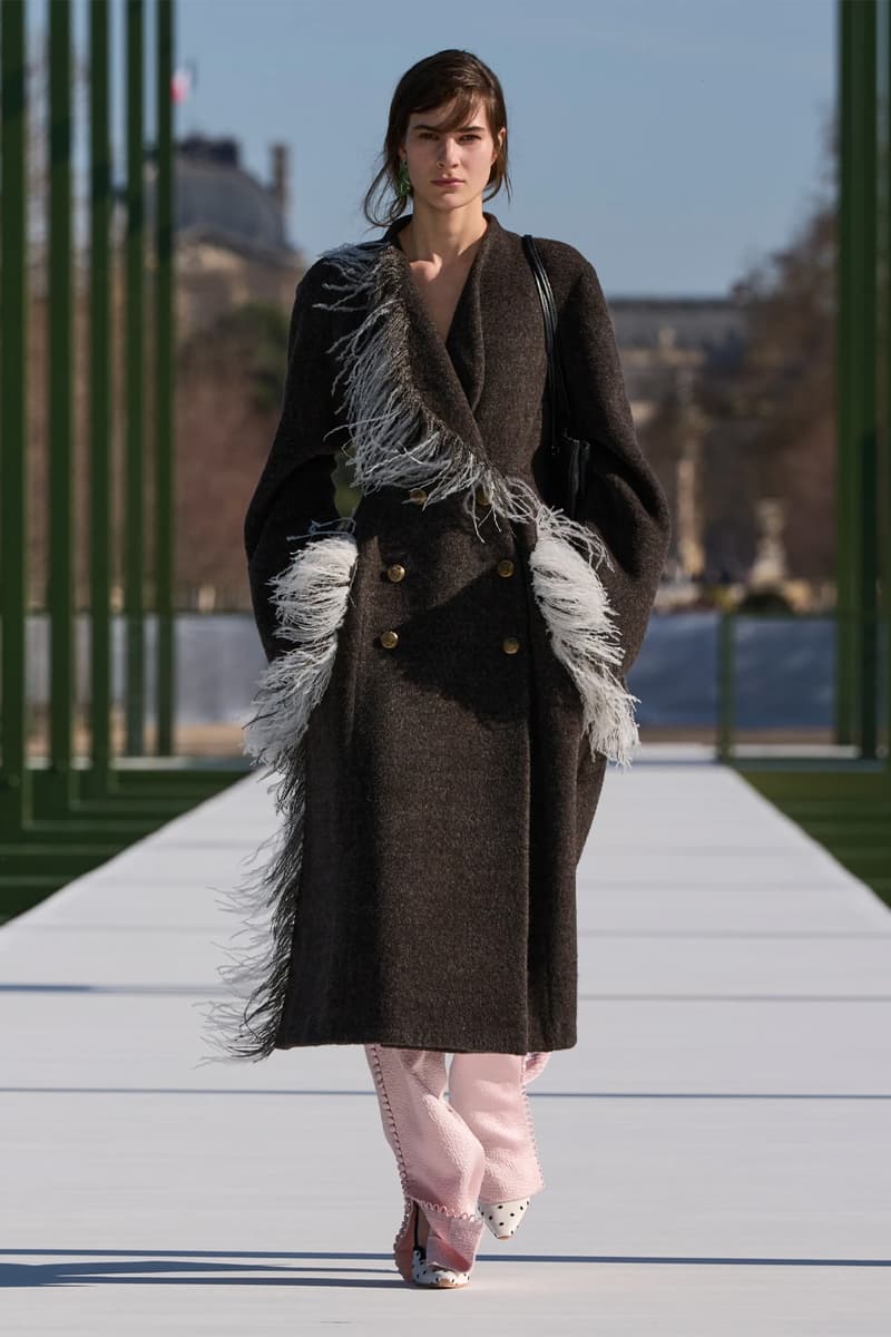 Dior FW26 Reimagines the Parisian Promenade Under Jonathan Anderson paris fashion week runway collection pfw 