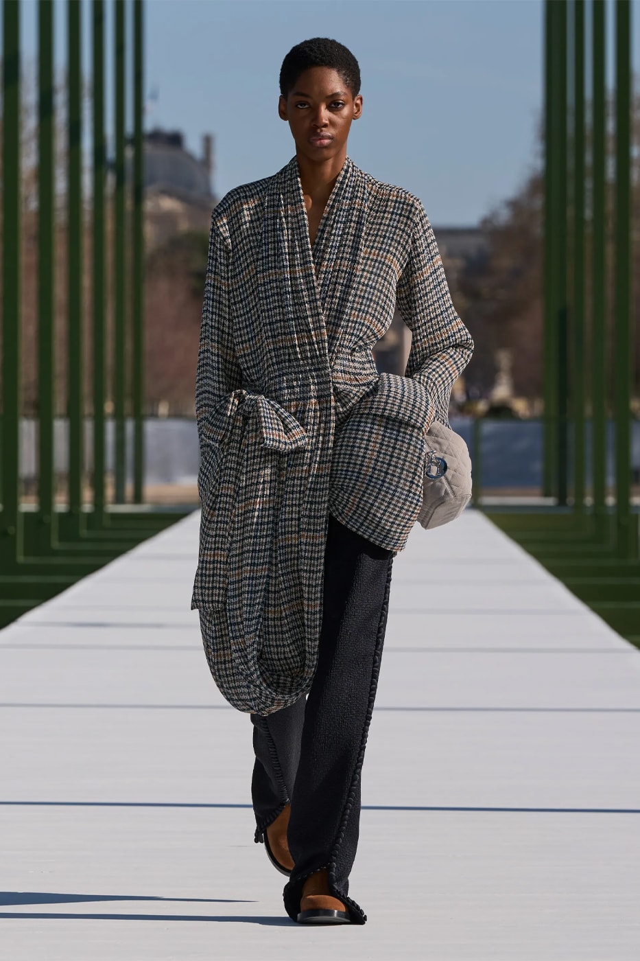 Dior FW26 Reimagines the Parisian Promenade Under Jonathan Anderson paris fashion week runway collection pfw 