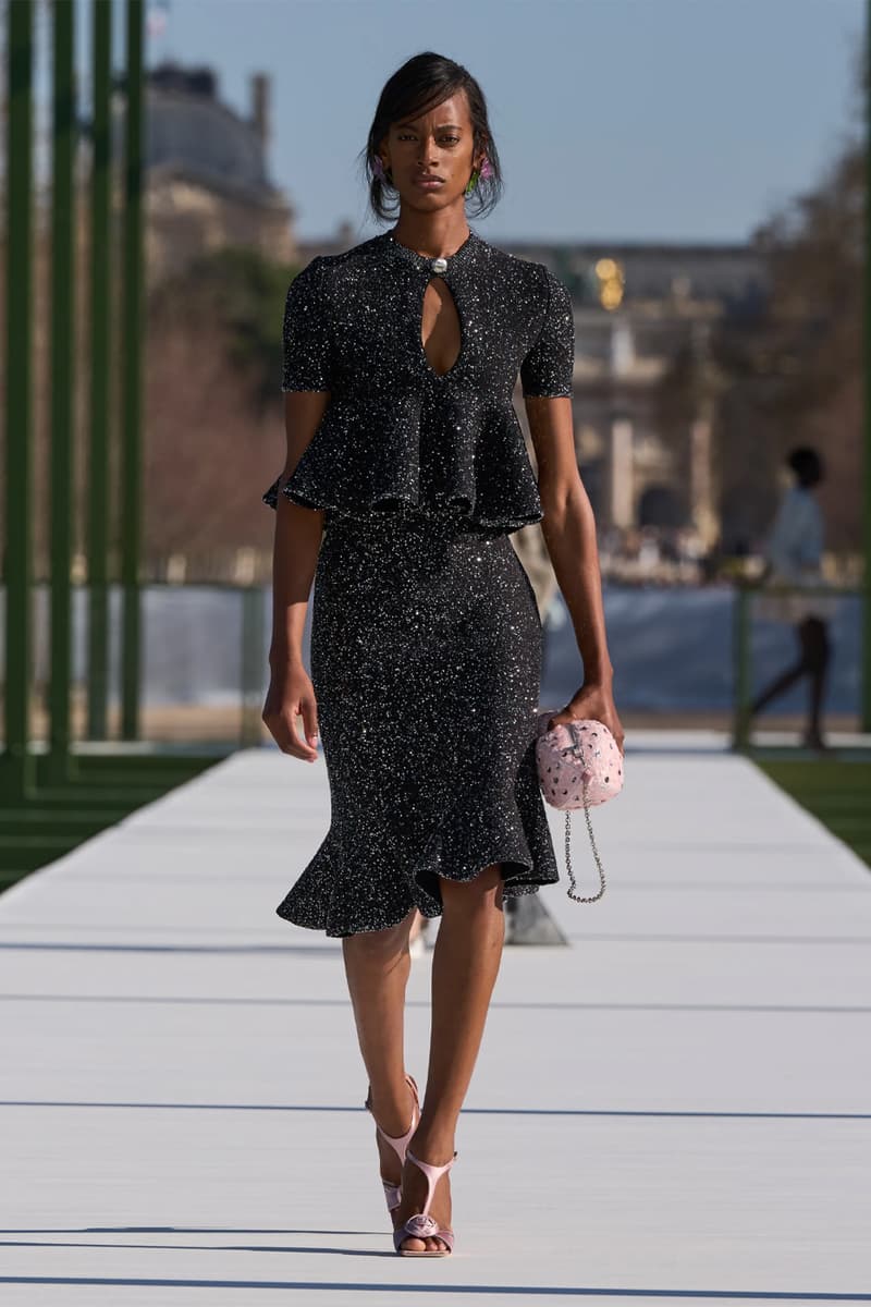 Dior FW26 Reimagines the Parisian Promenade Under Jonathan Anderson paris fashion week runway collection pfw 