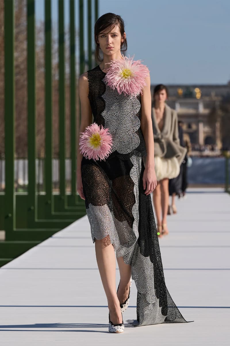 Dior FW26 Reimagines the Parisian Promenade Under Jonathan Anderson paris fashion week runway collection pfw 