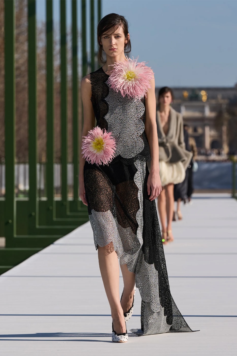 Dior FW26 Reimagines the Parisian Promenade Under Jonathan Anderson paris fashion week runway collection pfw 