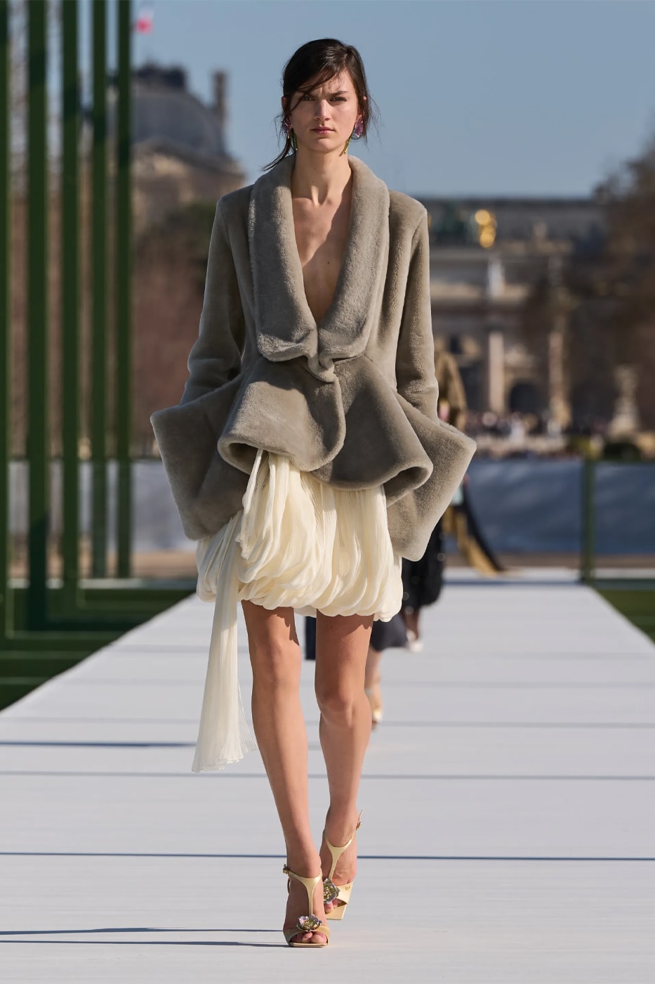 Dior FW26 Reimagines the Parisian Promenade Under Jonathan Anderson paris fashion week runway collection pfw 