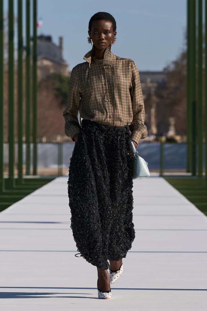 Dior FW26 Reimagines the Parisian Promenade Under Jonathan Anderson paris fashion week runway collection pfw 