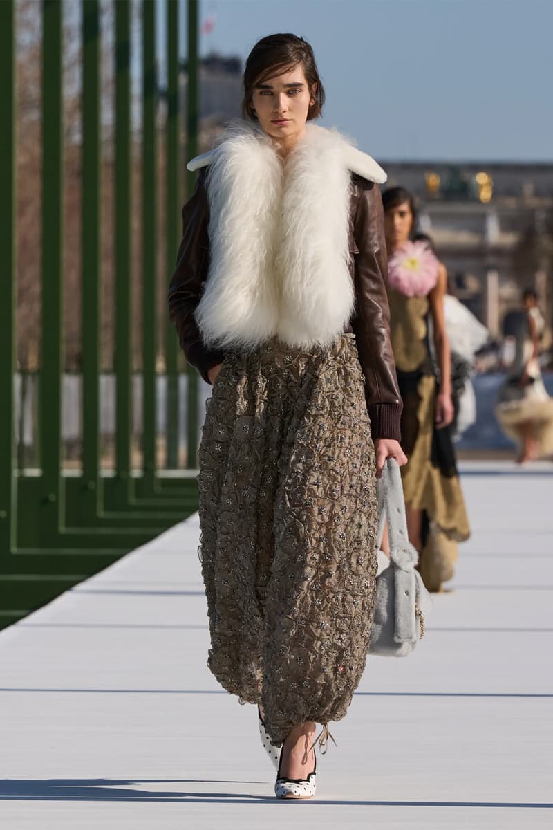 Dior FW26 Reimagines the Parisian Promenade Under Jonathan Anderson paris fashion week runway collection pfw 