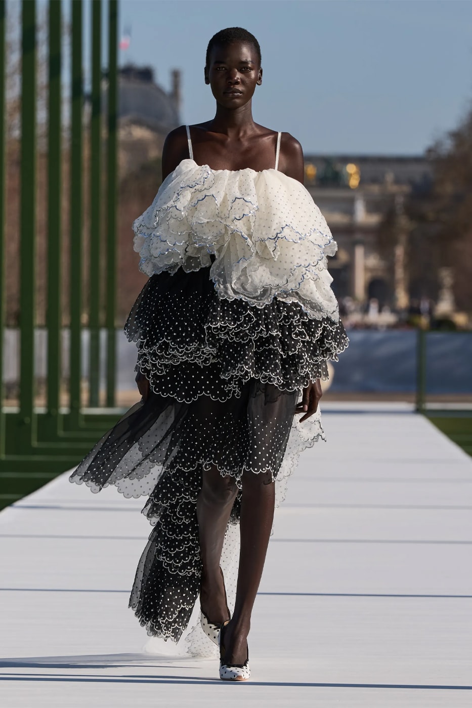 Dior FW26 Reimagines the Parisian Promenade Under Jonathan Anderson paris fashion week runway collection pfw 