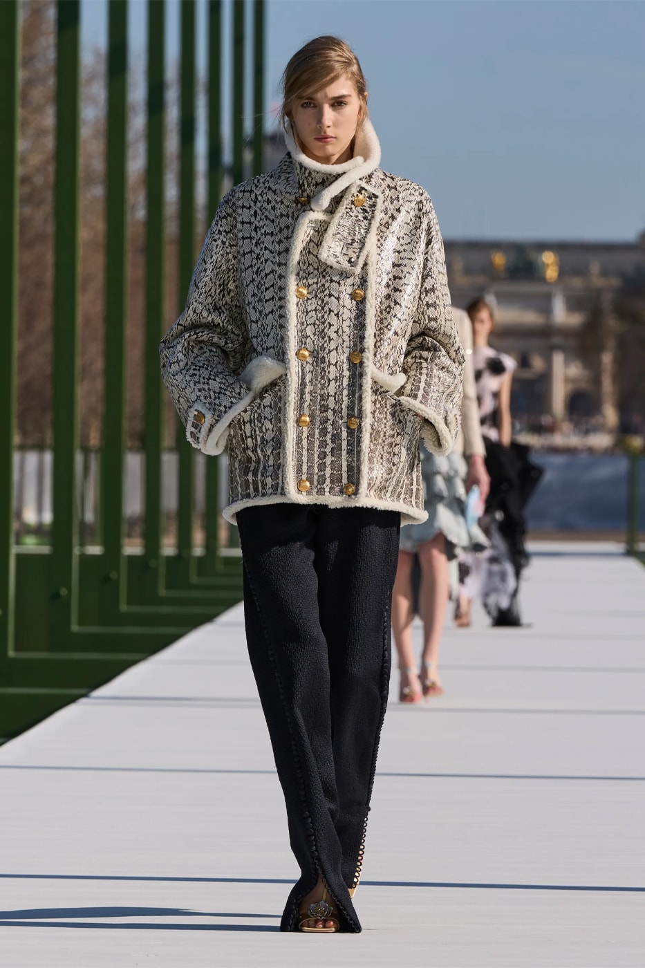 Dior FW26 Reimagines the Parisian Promenade Under Jonathan Anderson paris fashion week runway collection pfw 