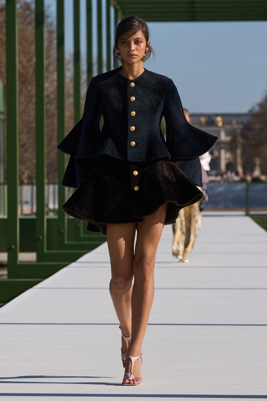 Dior FW26 Reimagines the Parisian Promenade Under Jonathan Anderson paris fashion week runway collection pfw 