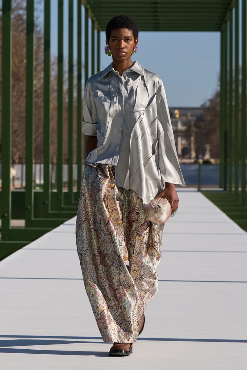 Dior FW26 Reimagines the Parisian Promenade Under Jonathan Anderson paris fashion week runway collection pfw 