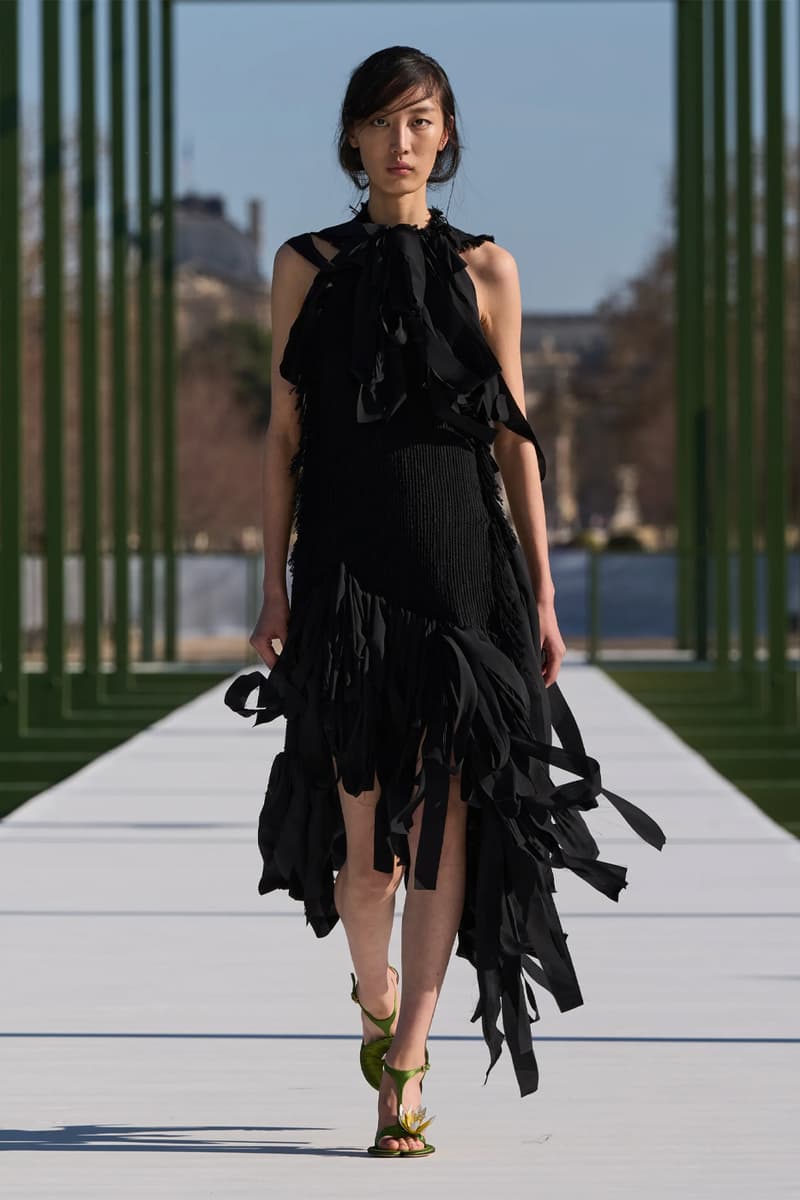 Dior FW26 Reimagines the Parisian Promenade Under Jonathan Anderson paris fashion week runway collection pfw 
