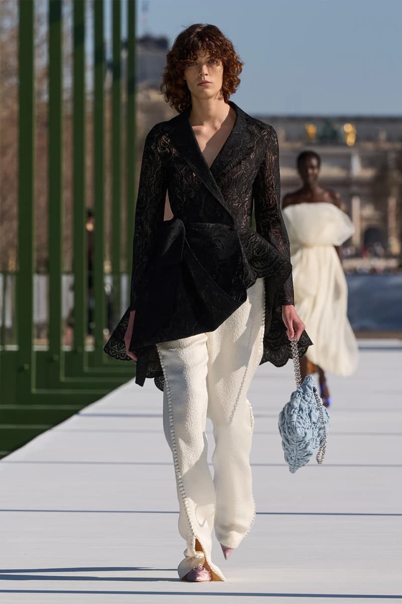 Dior FW26 Reimagines the Parisian Promenade Under Jonathan Anderson paris fashion week runway collection pfw 