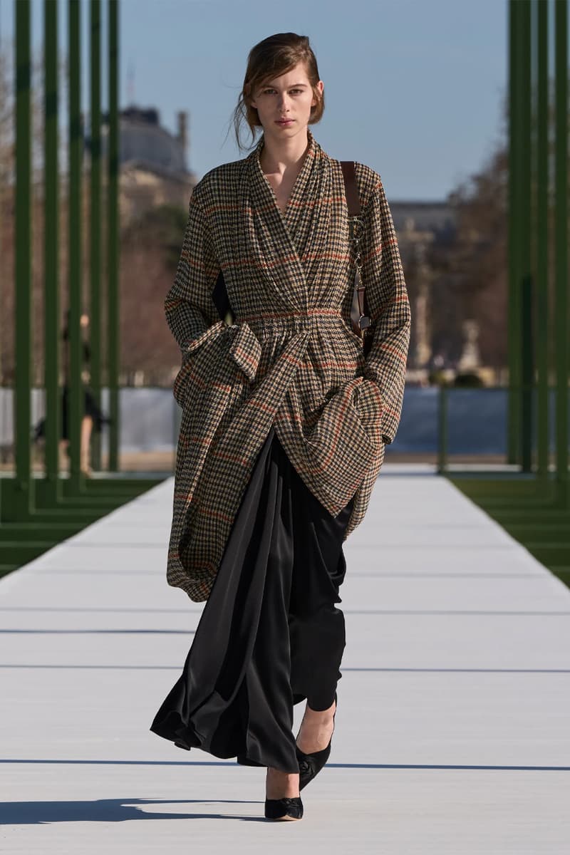 Dior FW26 Reimagines the Parisian Promenade Under Jonathan Anderson paris fashion week runway collection pfw 