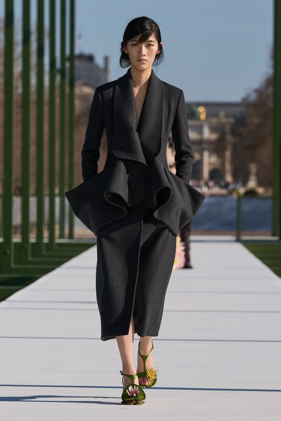Dior FW26 Reimagines the Parisian Promenade Under Jonathan Anderson paris fashion week runway collection pfw 