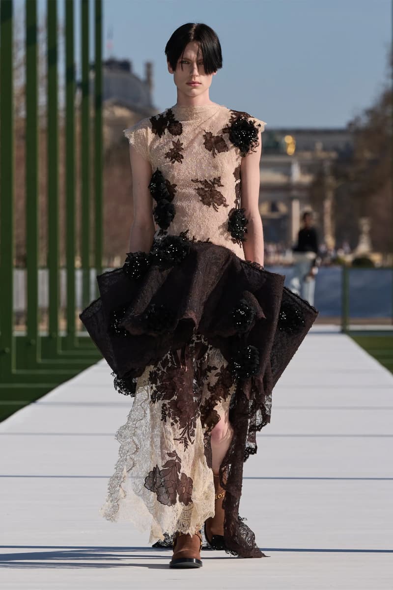 Dior FW26 Reimagines the Parisian Promenade Under Jonathan Anderson paris fashion week runway collection pfw 