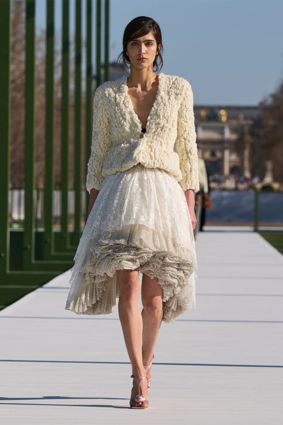 Dior FW26 Reimagines the Parisian Promenade Under Jonathan Anderson paris fashion week runway collection pfw 
