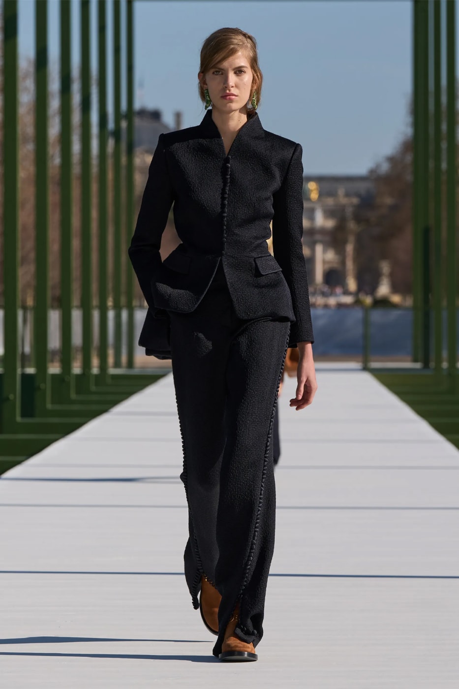 Dior FW26 Reimagines the Parisian Promenade Under Jonathan Anderson paris fashion week runway collection pfw 