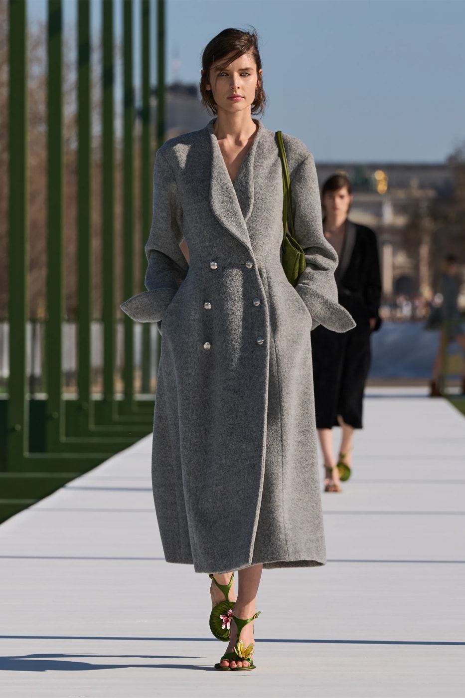 Dior FW26 Reimagines the Parisian Promenade Under Jonathan Anderson paris fashion week runway collection pfw 
