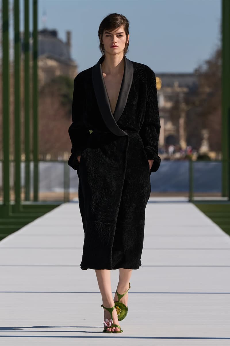 Dior FW26 Reimagines the Parisian Promenade Under Jonathan Anderson paris fashion week runway collection pfw 