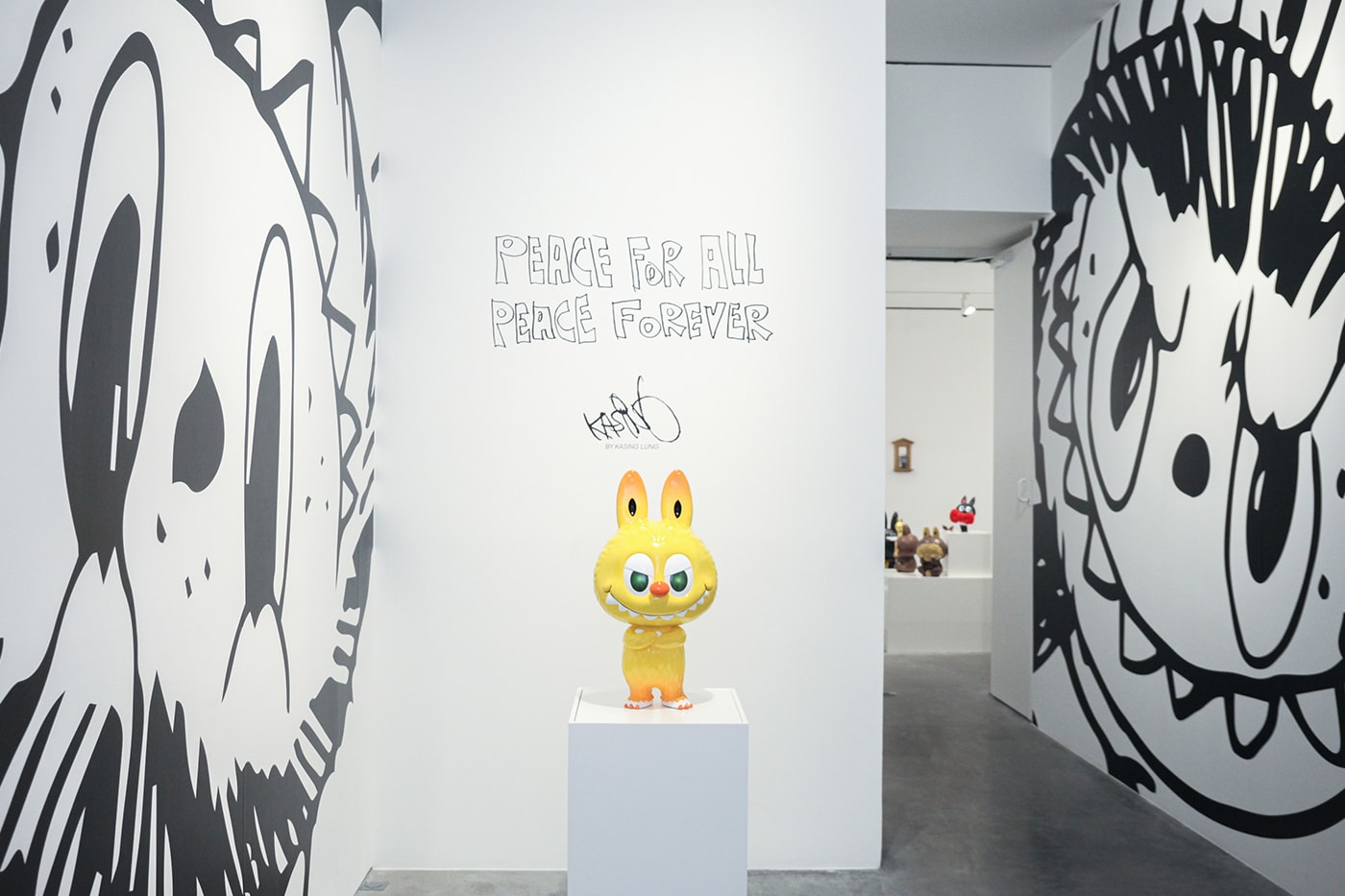 The Monsters 10th Anniversary World Tour Lands in Paris how2work pop mart
