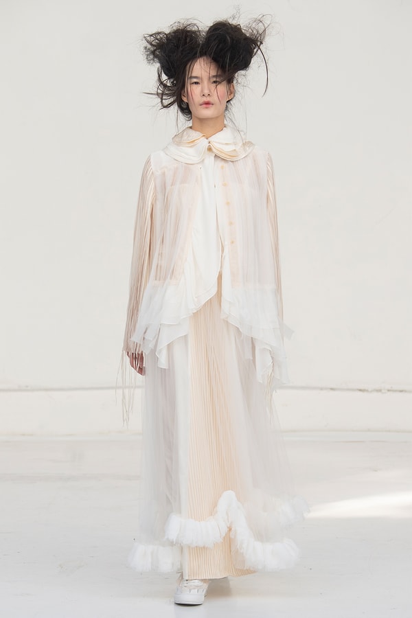 Caroline Hú FW26 Paris Fashion Week Collection Crocs Bae Clog collaboration runway