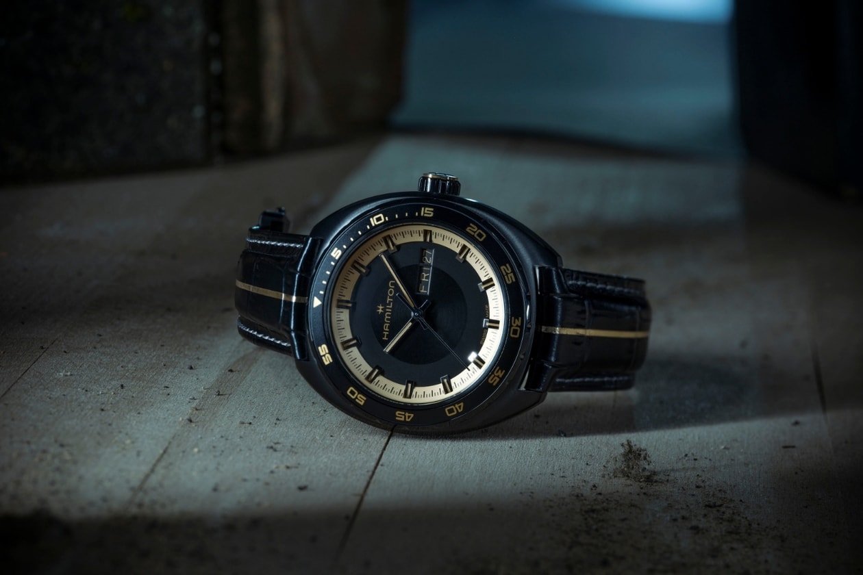 《Resident Evil Requiem》 Capcom 現實品牌滲透虛擬世界 Resident Evil Hamilton 手錶聯名 客製化 Porsche Porsche Cayenne Turbo GT Leon S Kennedy Grace Ashcroft