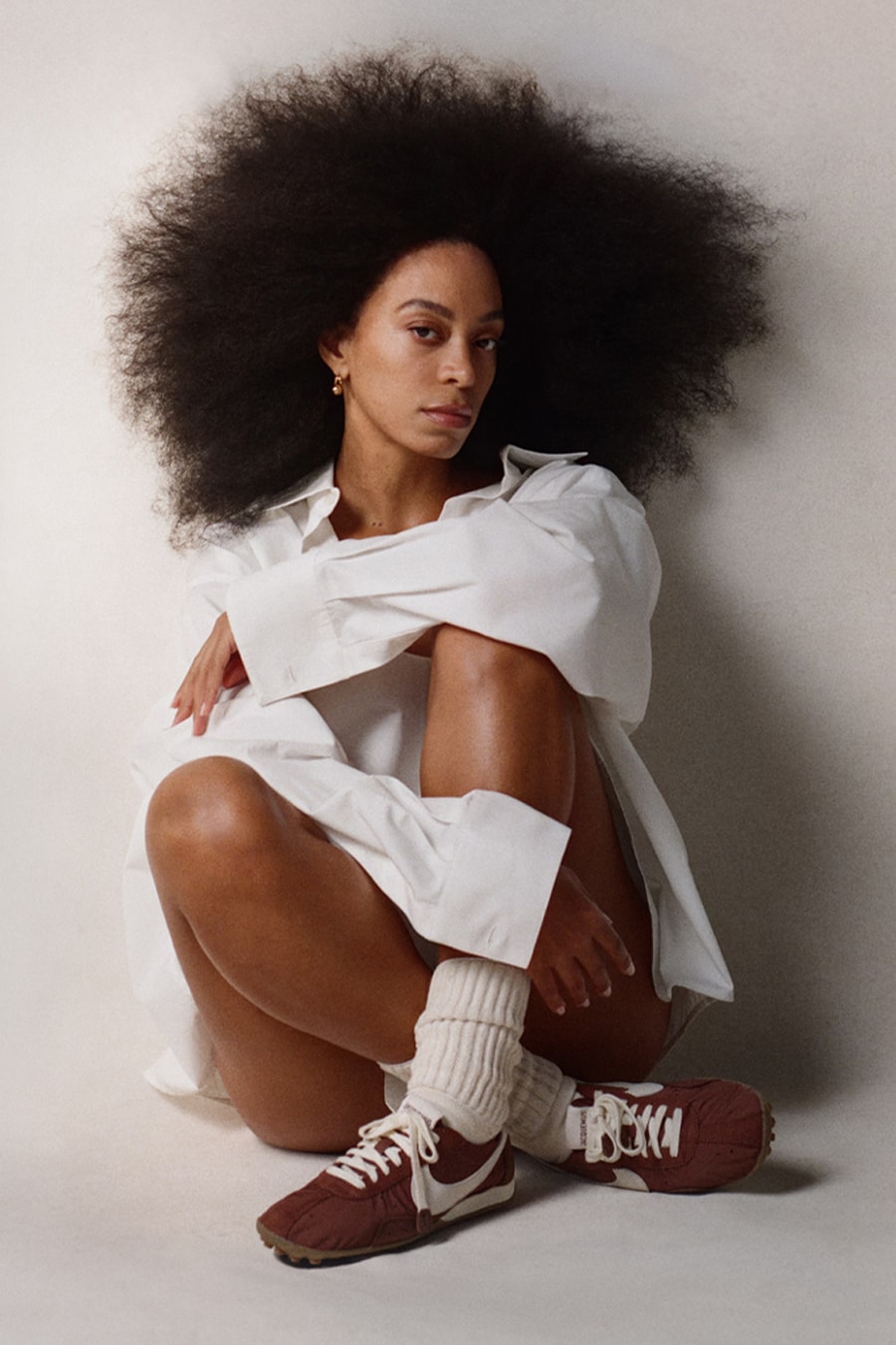 Solange Knowles usando Nike x Jacquemus Moon Shoe em campanha editorial