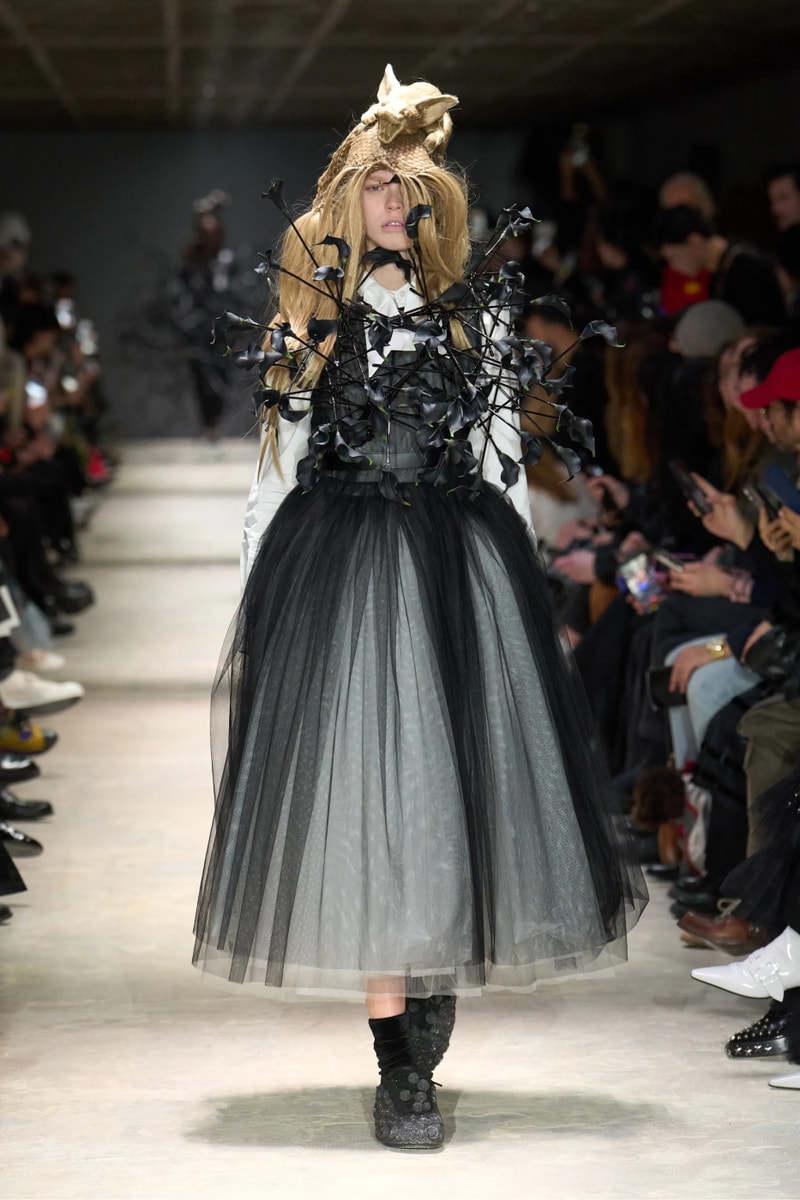 Noir Kei Ninomiya FW26 DARK BLOOMING PFW | Hypebeast Noir Kei Ninomiya FW26 DARK BLOOMING PFW | Hypebeast