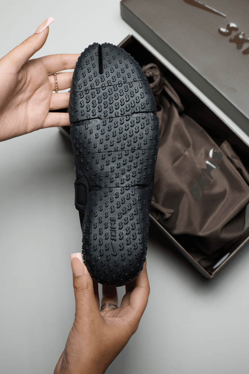 unbox unboxing haul nikeskims rift mesh air split toe silhouette shoes nike kim kardashian velvet brown bone black colorways air rift satin hypebeast 