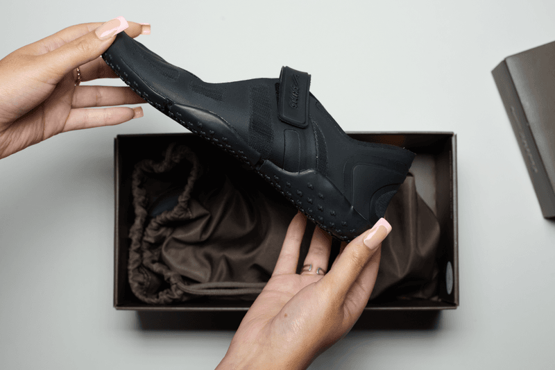 unbox unboxing haul nikeskims rift mesh air split toe silhouette shoes nike kim kardashian velvet brown bone black colorways air rift satin hypebeast 