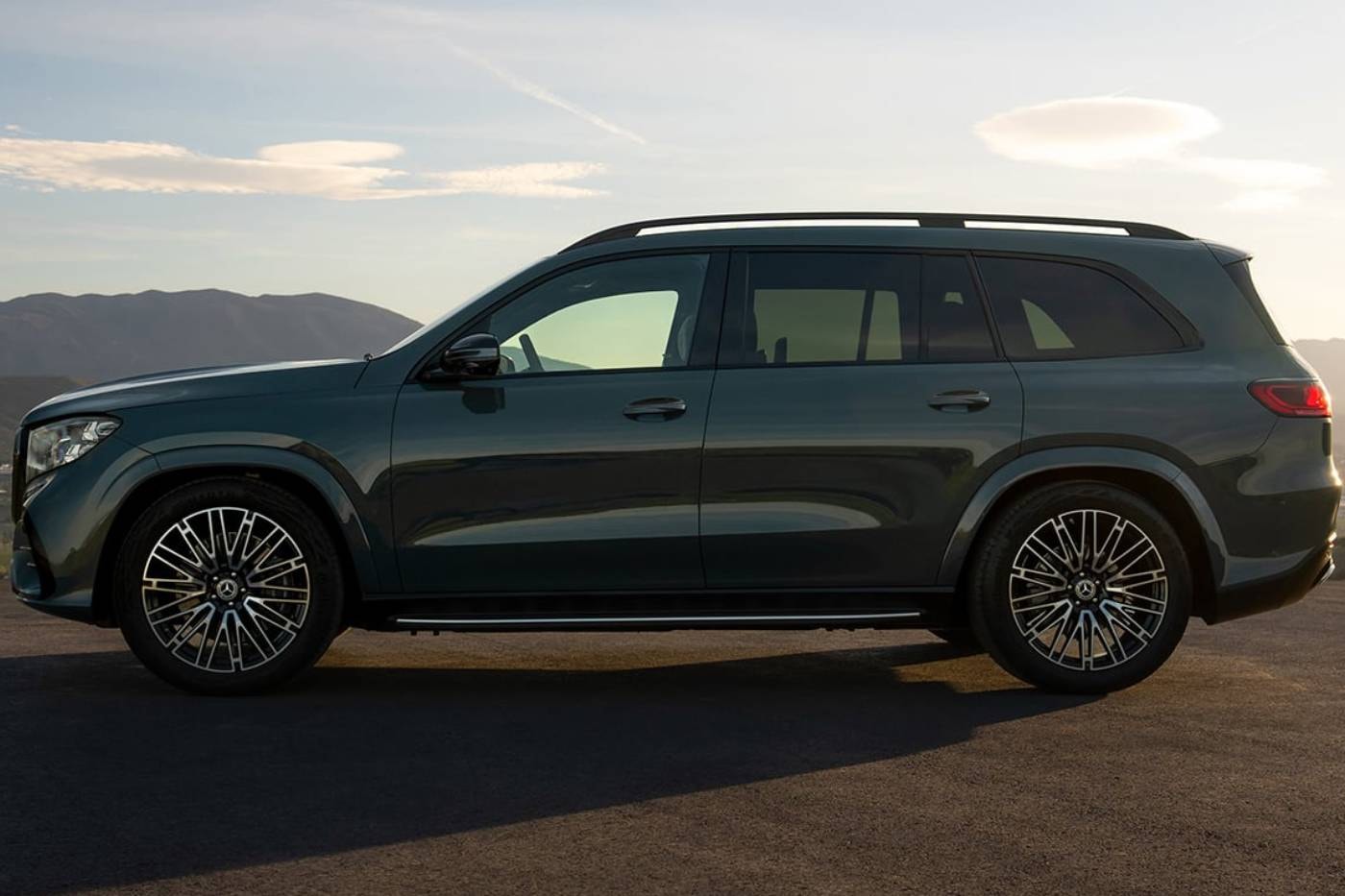 2027 Mercedes-Benz GLS-Class SUV with updated design, flat-plane-crank V-8 powertrain, and dashboard-spanning Superscreen interior display