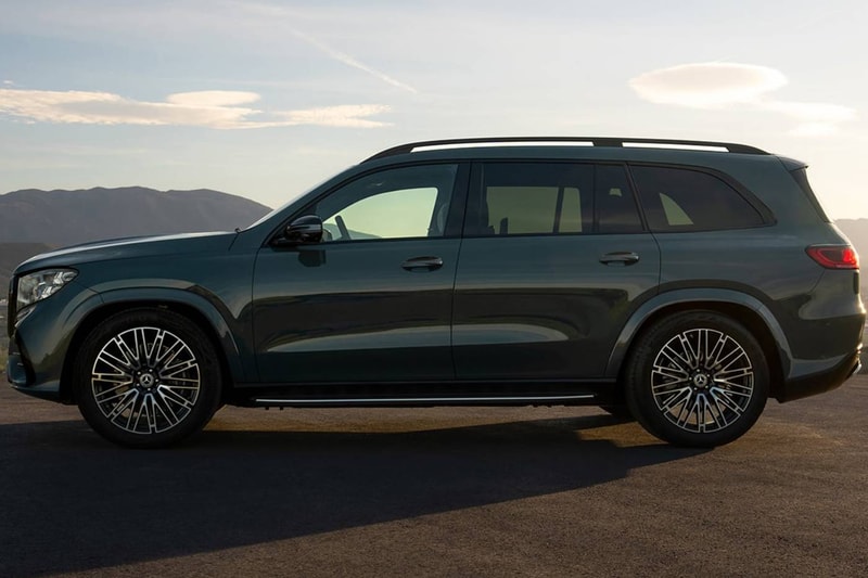 2027 Mercedes-Benz GLS-Class SUV with updated design, flat-plane-crank V-8 powertrain, and dashboard-spanning Superscreen interior display