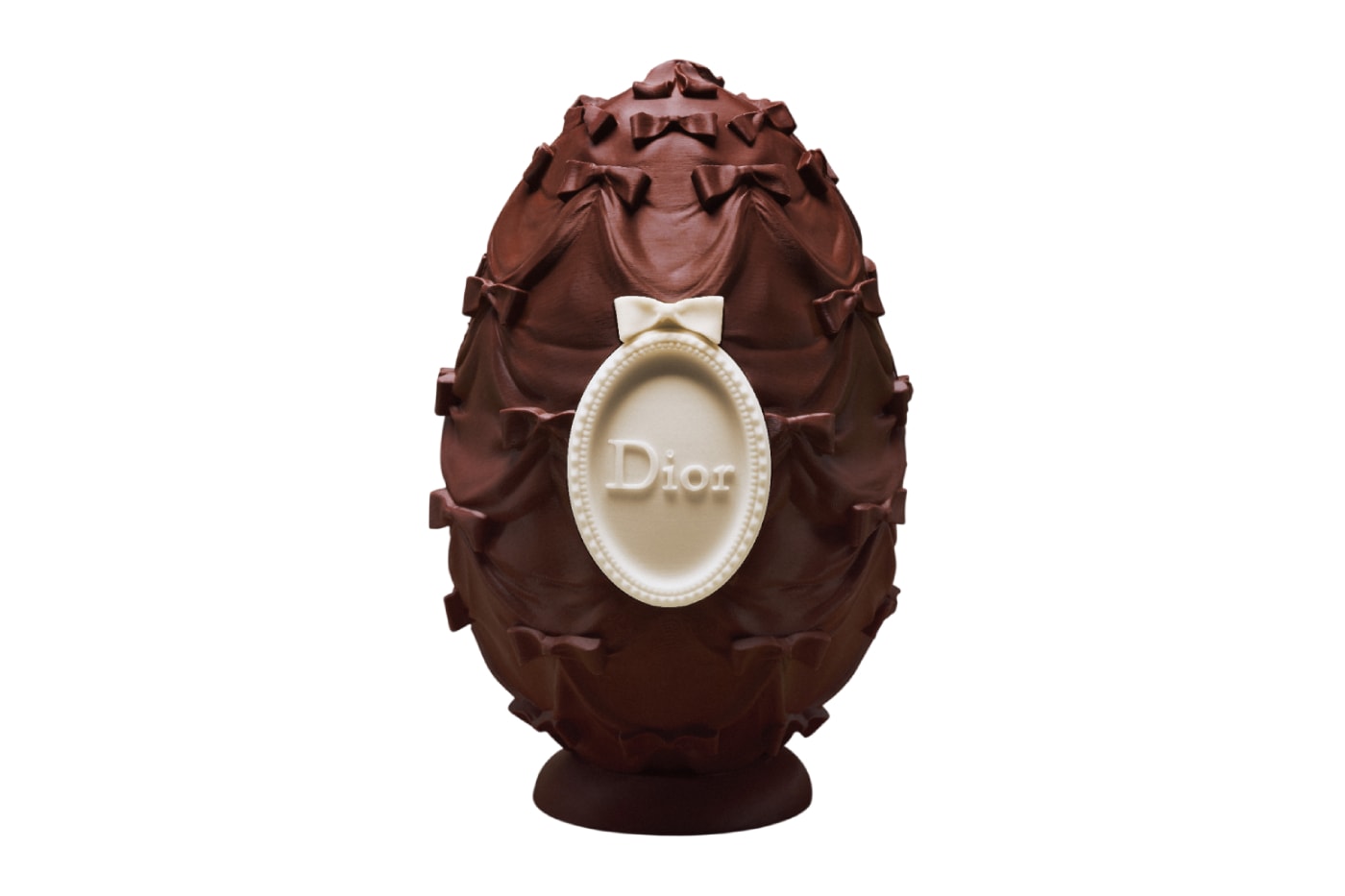 Dior Chocolate Egg at 30 montaigne by yannick alleno Trompe L œil Easter Plate Release Info