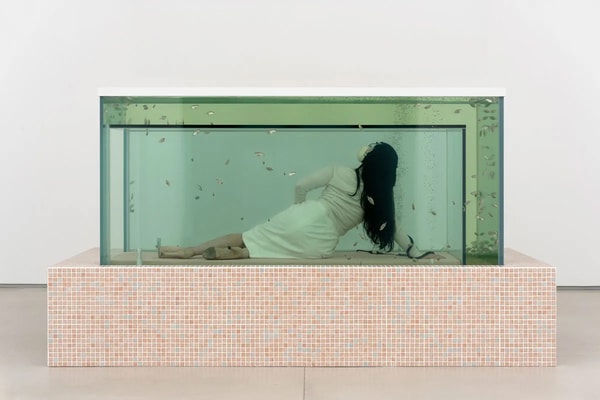 Ariana Papademetropoulos glass slipper thaddeaus ropac paris exhibition artworks paintings installation 