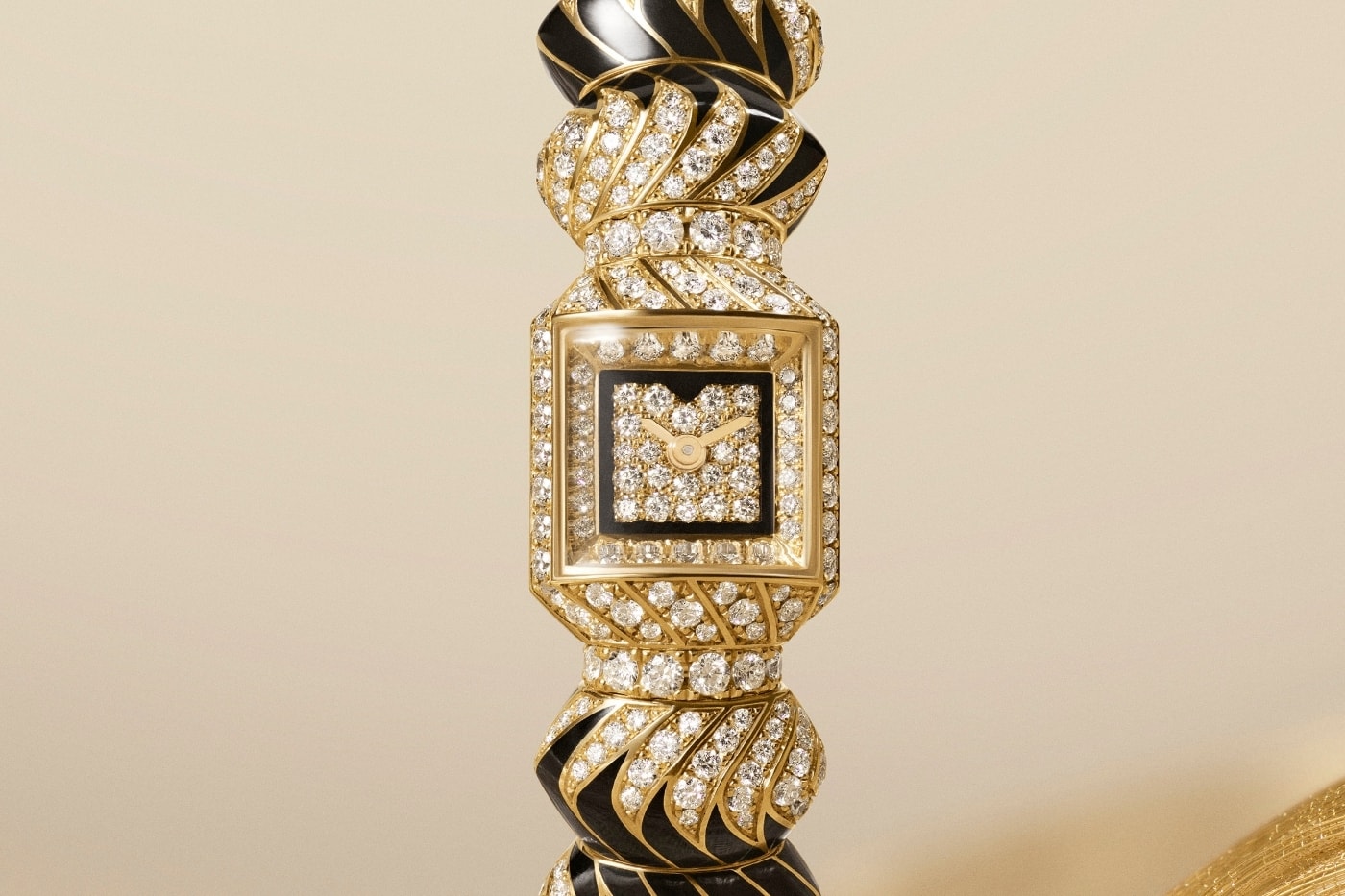 Cartier Baignoire with Clou de Paris treatment