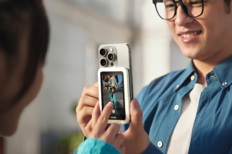 Insta360 Snap magnetic 3.5-inch selfie monitor attached to a smartphone for rear-camera vlogging