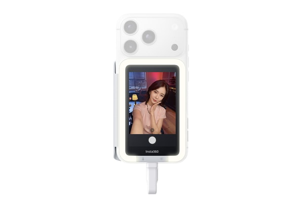 Insta360 Snap magnetic 3.5-inch selfie monitor attached to a smartphone for rear-camera vlogging