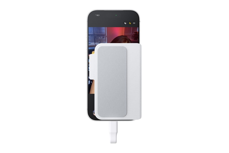 Insta360 Snap magnetic 3.5-inch selfie monitor attached to a smartphone for rear-camera vlogging