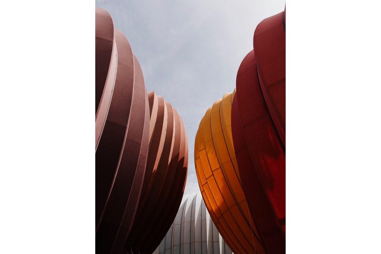 Coachella 2026 Sabine Marcelis 夕陽色迷宮藝術裝置