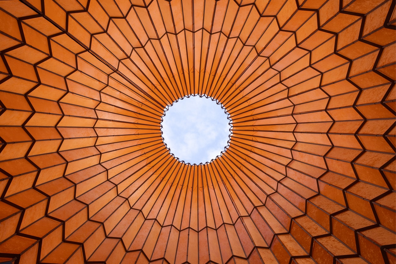 Coachella 2026 Sabine Marcelis 夕陽色迷宮藝術裝置