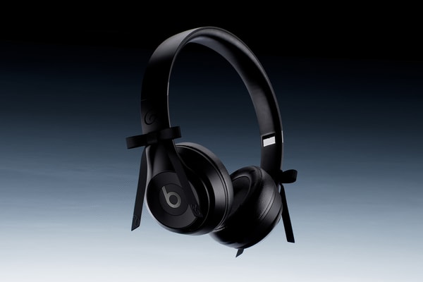 Beats and JENNIE Reunite for Special Edition ‘Onyx Black’ Solo 4 Headphones blackpink
