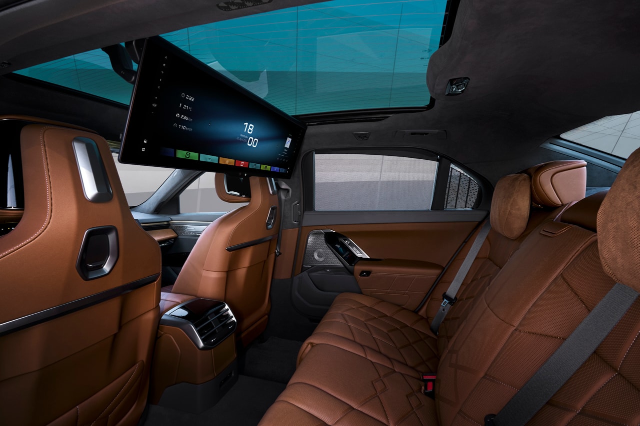 BMW Introduces Neue Klasse 7-Series Luxury Limousine 7-er