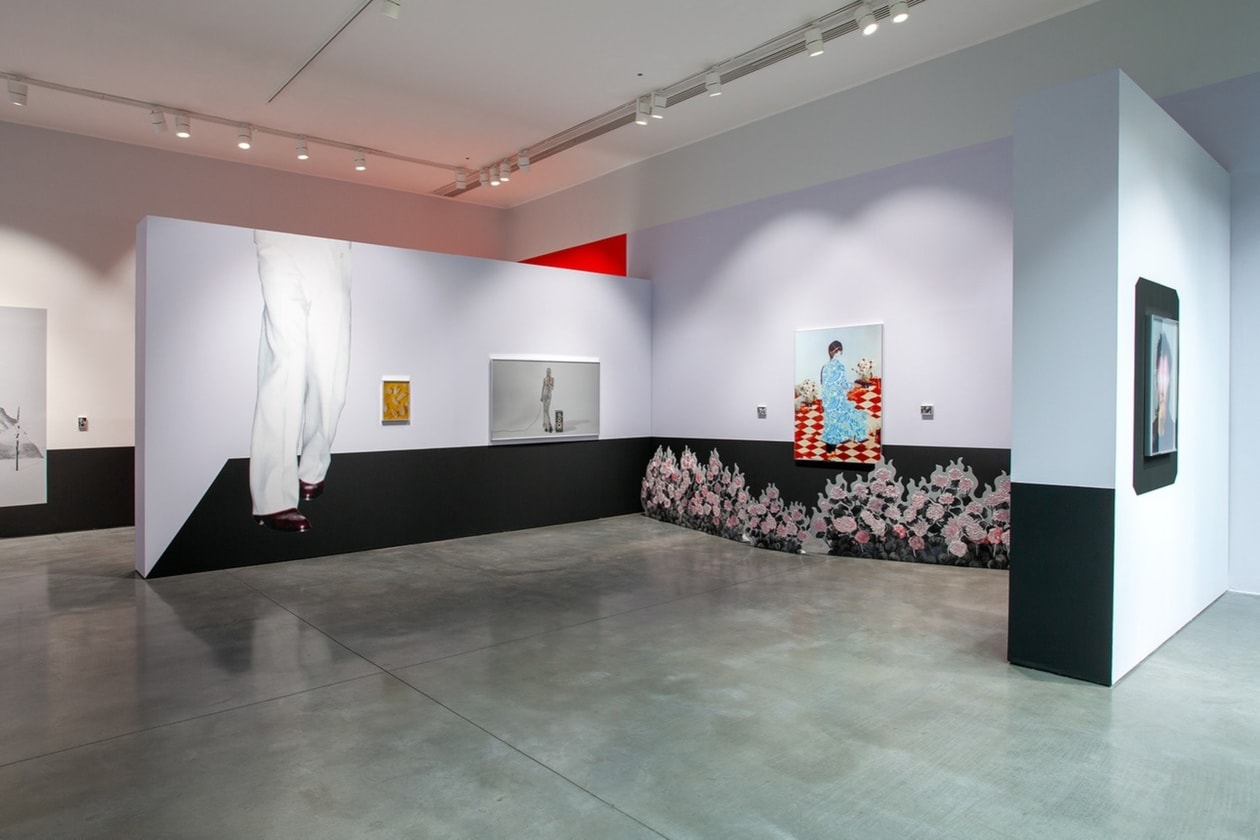 Nhu Xuan Hua 於倫敦 Autograph 展出《Of Walking On Fire》中的超現實家族攝影作品