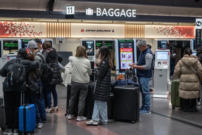 Japan Airlines Unitree G1 humanoid robot assisting baggage handling on the Haneda Airport tarmac