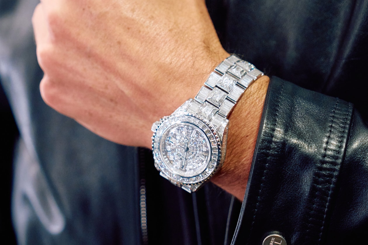 하이프를 넘어선 셀러브리티 소장 희귀 시계 5선 Drake 커스텀 ‘Ice Gradient’ Rolex Daytona Tom Brady — 600만 달러 상당의 카탈로그 외 Rolex Sea-Dweller Jay-Z — 단 하나뿐인 블루 사파이어 Richard Mille RM056 Tyler, the Creator — 빈티지 Cartier Crash Kevin Hart — 핸드 인그레이빙 Patek Philippe Golden Ellipse