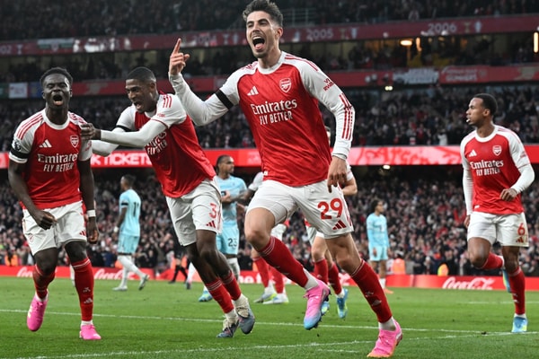 Arsenal Premier League champions 2025-26 squad celebrating title win
