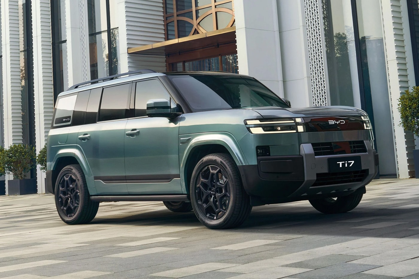 BYD Ti7 seven-seat plug-in hybrid SUV for the UK market