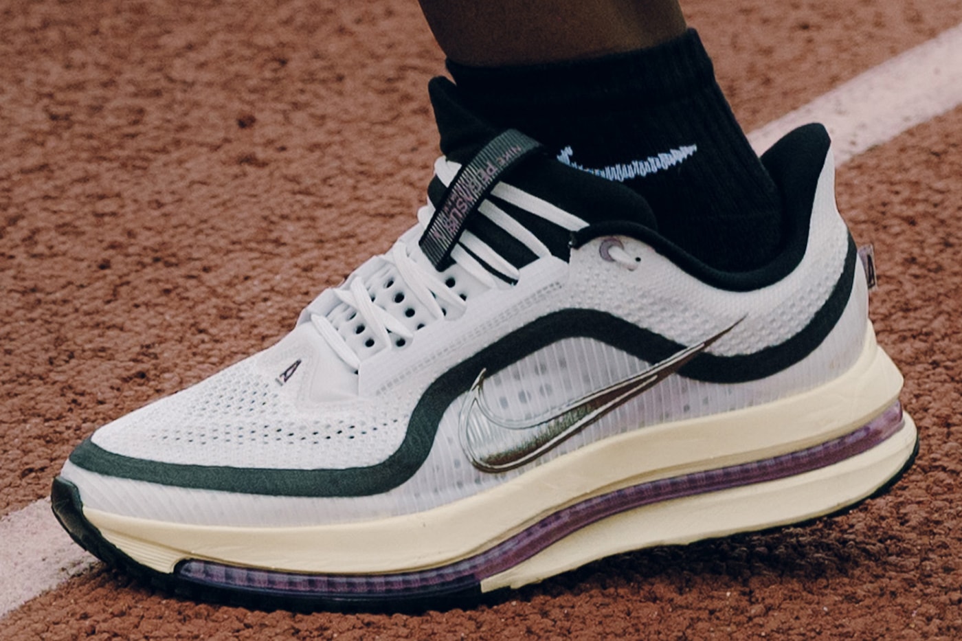 Nike Pegasus Premium co-branded tongue and heel details